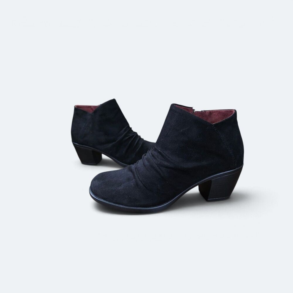 b.o.c. Lorelei Black Faux Suede Ruched Side Zip Ankle Booties Heels 7.5M